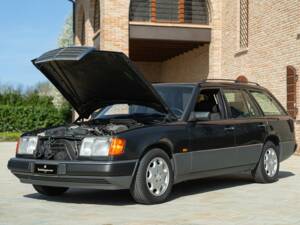 Image 47/50 of Mercedes-Benz 200 TE (1993)