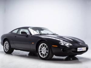 Image 4/37 de Jaguar XKR (1998)