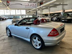 Image 34/40 of Mercedes-Benz SLK 230 Kompressor (1998)