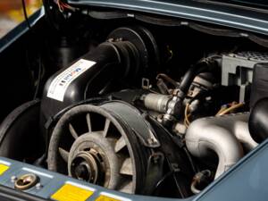 Image 21/47 of Porsche 911 Carrera 3.2 (1984)