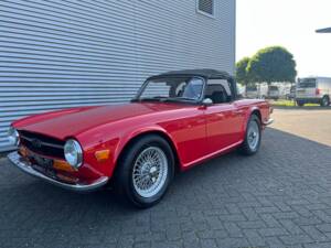 Image 2/8 of Triumph TR 6 (1971)