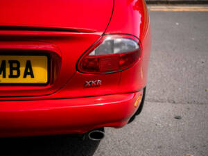 Image 21/33 of Jaguar XK8 4.0 (1999)