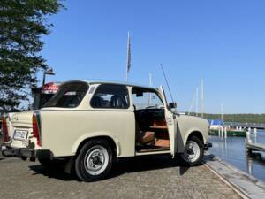 Immagine 7/20 di Trabant 601 S de Luxe (1989)