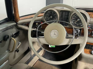 Image 9/28 of Mercedes-Benz 280 SE 3,5 (1970)