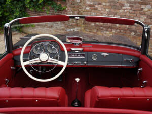 Image 7/50 of Mercedes-Benz 190 SL (1957)