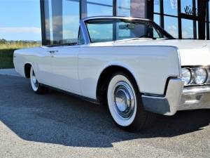 Image 4/50 of Lincoln Continental Convertible (1967)