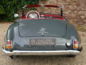 Image 21/50 of Mercedes-Benz 190 SL (1957)