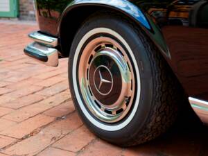 Image 96/188 of Mercedes-Benz 280 SE 3,5 (1971)