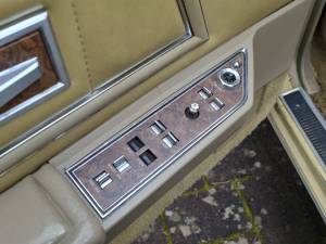 Immagine 15/34 di Lincoln Continental Mark IV (1974)