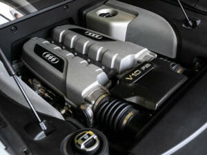 Image 17/38 of Audi R8 V10 (2010)