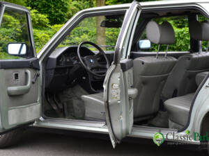 Image 13/50 of BMW 525i (1983)