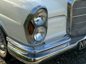 Image 50/132 of Mercedes-Benz 220 SE b (1963)