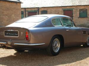 Image 6/22 of Aston Martin DB 6 (1968)