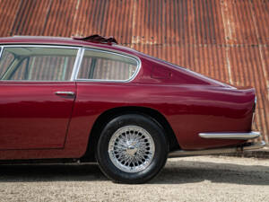 Image 15/56 de Aston Martin DB 6 Vantage (1967)