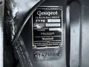 Image 21/22 of Peugeot 203 (1952)