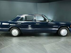 Image 6/30 de Mercedes-Benz 560 SEL (1990)