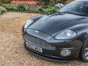 Image 13/19 of Aston Martin V12 Vanquish (2002)