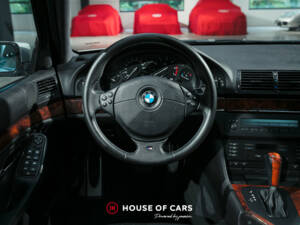 Image 15/23 de BMW 540i (1999)