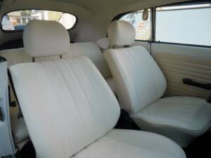 Image 14/45 de Volkswagen Coccinelle 1303 LS (1978)