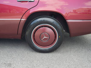 Bild 21/23 von Mercedes-Benz 200 E-16 (1993)
