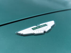 Immagine 8/21 di Aston Martin V12 Vanquish S (2004)