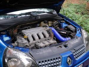 Image 32/38 of Renault Clio II 2.0 16V Sport (2002)