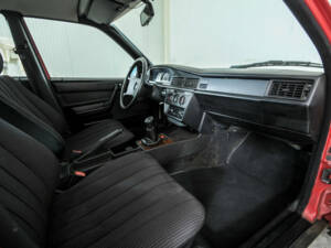 Image 10/50 of Mercedes-Benz 190 D (1984)