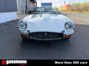Image 2/15 of Jaguar E-Type V12 (1973)