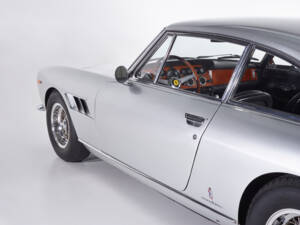 Image 17/18 of Ferrari 330 GT (1965)