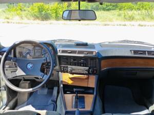Bild 27/50 von BMW 745i (1982)