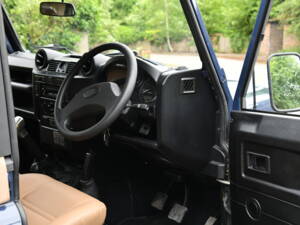 Bild 16/18 von Land Rover Defender 90 TD4 (2010)