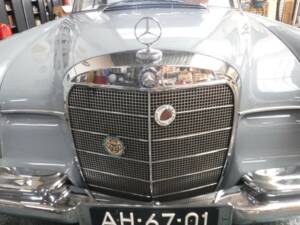 Image 28/50 of Mercedes-Benz 220 SE b (1963)