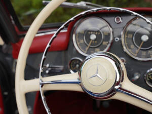 Image 22/50 of Mercedes-Benz 190 SL (1957)