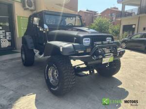 Immagine 9/10 di Jeep Wrangler Sahara 4.0L (1996)