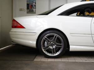 Immagine 33/37 di Mercedes-Benz CL 65 AMG (2005)