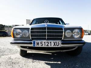 Imagen 6/7 de Mercedes-Benz 300 D (1983)