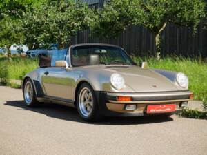 Image 5/30 of Porsche 911 Carrera 3.2 (WTL) (1988)