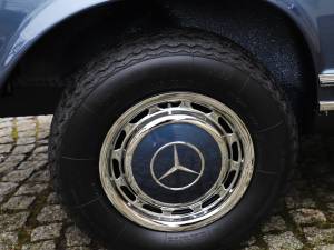 Image 25/49 of Mercedes-Benz 280 SL (1969)