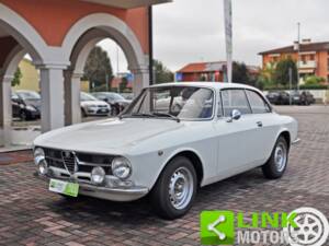 Bild 1/10 von Alfa Romeo Giulia 1300 GT Junior (1972)