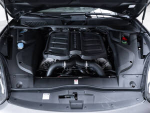 Bild 38/39 von Porsche Cayenne GTS (2016)