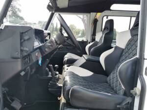 Image 18/45 of Land Rover Defender 110 Td5 (2001)