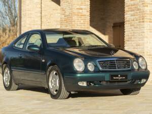 Image 12/50 of Mercedes-Benz CLK 200 (1997)