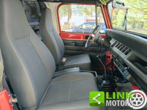 Image 9/10 of Jeep Wrangler 2.5L (1992)