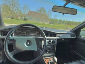 Bild 4/5 von Mercedes-Benz 190 E 2.5-16 (1990)