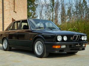 Immagine 2/50 di BMW M 535i (1985)