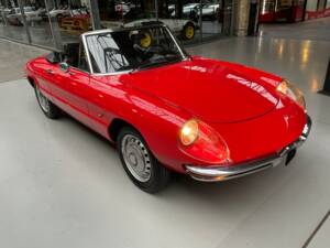 Image 32/33 de Alfa Romeo 1600 Spider Duetto (1967)