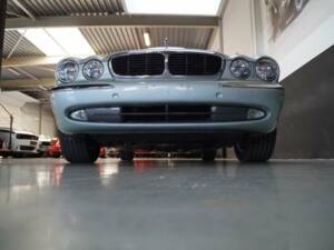 Image 28/50 of Jaguar XJ 8 4.2 (2004)