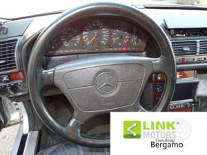 Bild 5/10 von Mercedes-Benz 300 SE 2.8 (1994)