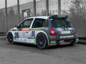 Image 6/21 of Renault Clio II V6 (2002)