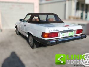 Image 4/10 of Mercedes-Benz 560 SL (1988)